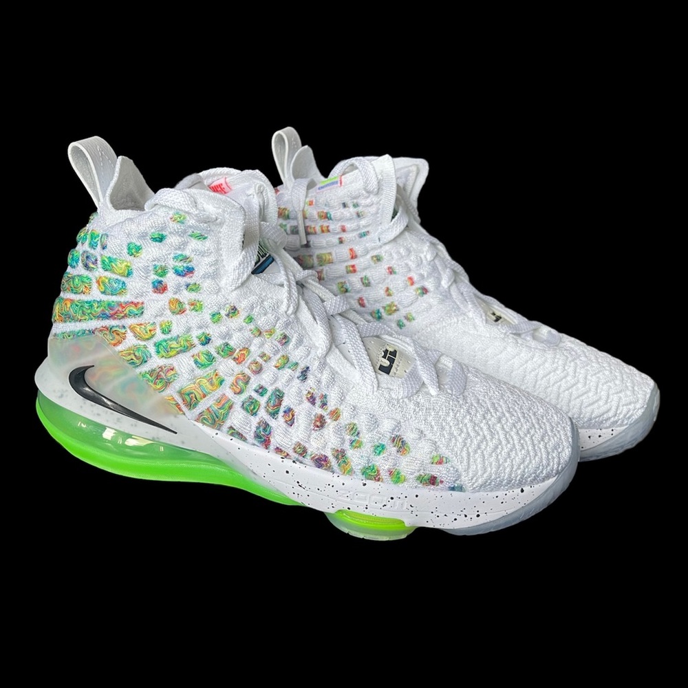 Nike LEBRON XVII Air Command Force Boys 7Y / Women’s 8.5 Lebron James SRP$185